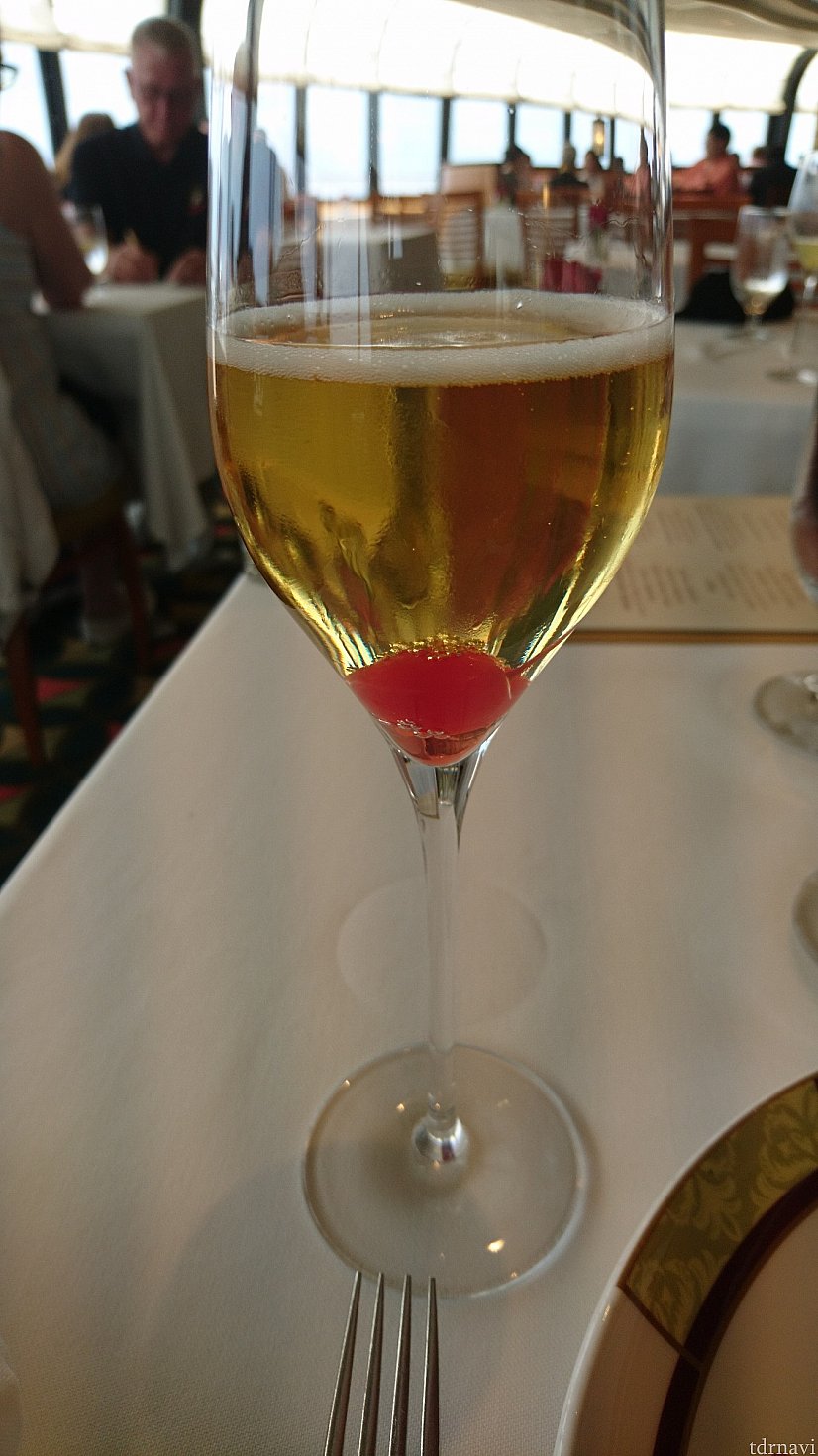 お酒が飲めないのでノンアルコール!(アップルタイザー💕)
