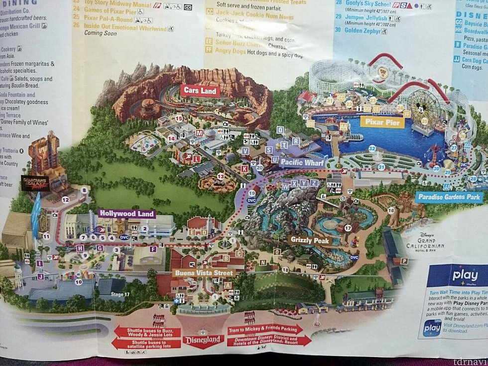 赤い点線がパレードルートです。