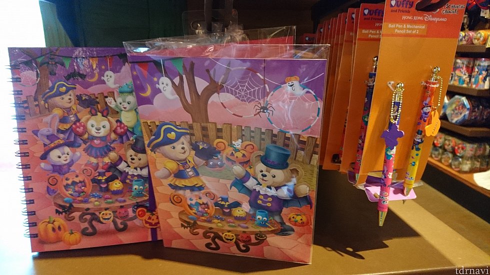 左から88HKD(ノート) 78HKD(付箋セット) 118HKD(シャープペンシル&ボールペンセット)です。