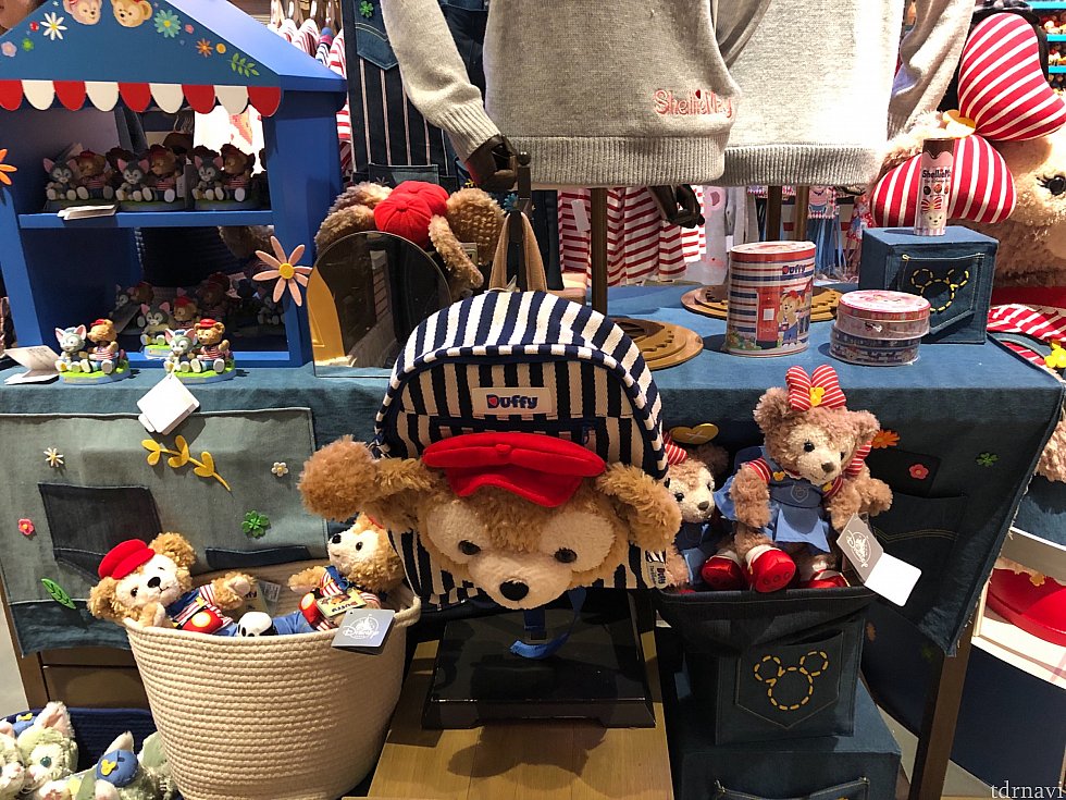 このリュック目立ってました!
上海で背負ってる人ポツポツいました!可愛い💕ですよ
値段は日本円で五千ちょい。
ダッフィー、シェリーメイ、ジェラくん、ステラルー4種類あります。