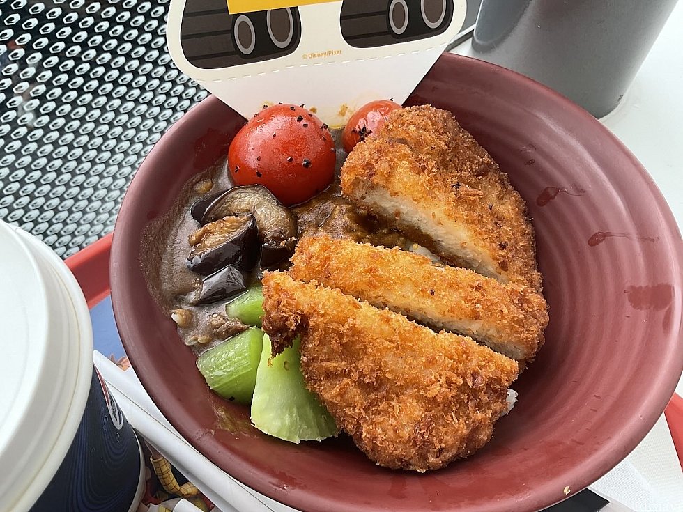 カレーはもう少し欲しいよ…カツカレーなのに