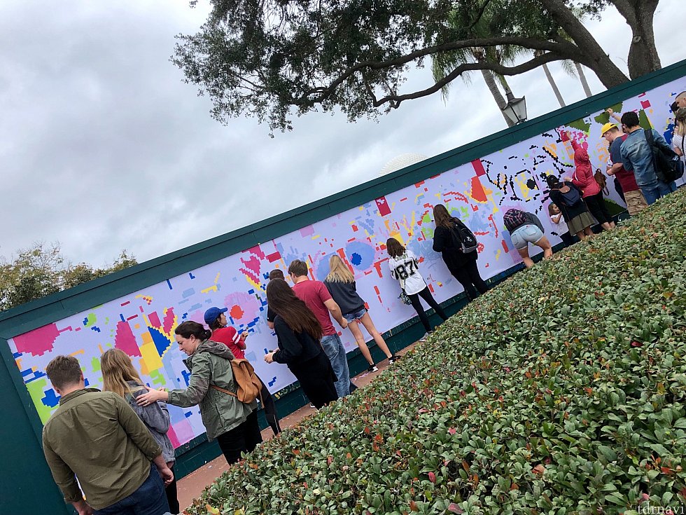 ディズニーアーティスト達だけではなく、ゲストもアートに参加することもできます。