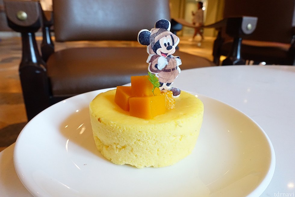ランチで食べたマンゴーチーズケーキ。美味しくてバクバク食べられました。中にもマンゴーソースが入ってます。