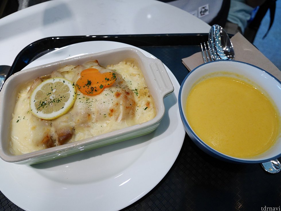 右の日替わりスープはパンプキンかと思いきや、別の日に飲んだパンプキンと違って何故か辛かった😅日替わりスープは博打なので期待しないで臨んでください!