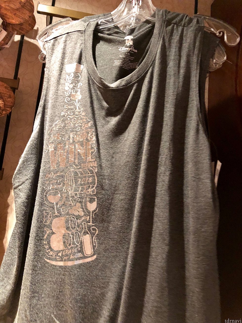 タンクトップ。