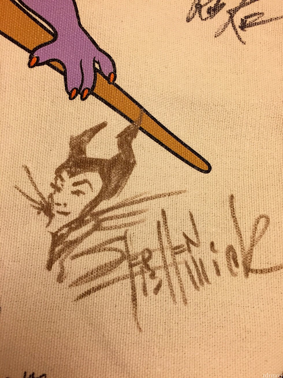 別のアニメーターの方にはマレフィセントを描いていただきました。