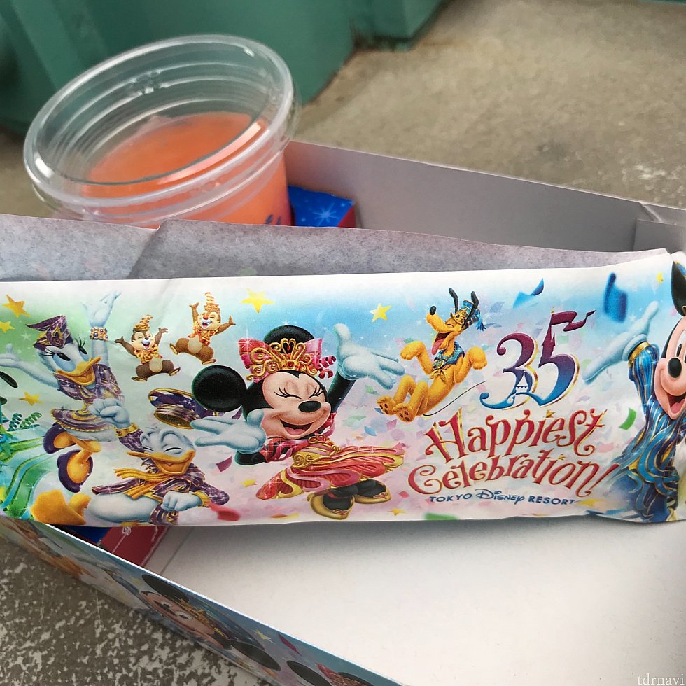 35thのラッピングがとても可愛いです