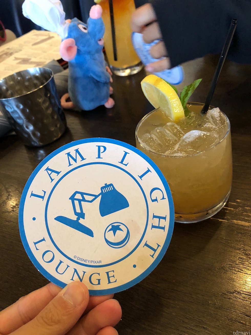 コースターが貰えます
ドリンク1杯につき1枚かな?と思いましたがお水でも貰えました