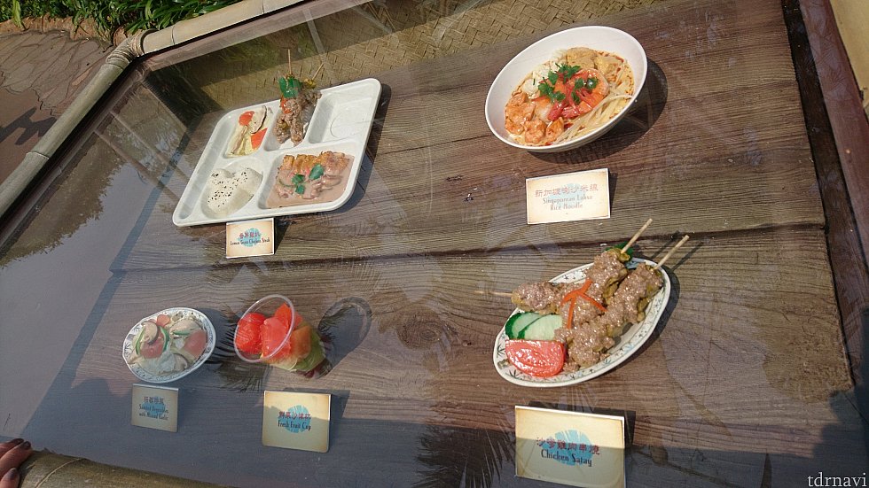 お店の前に見本も一部あります☺️