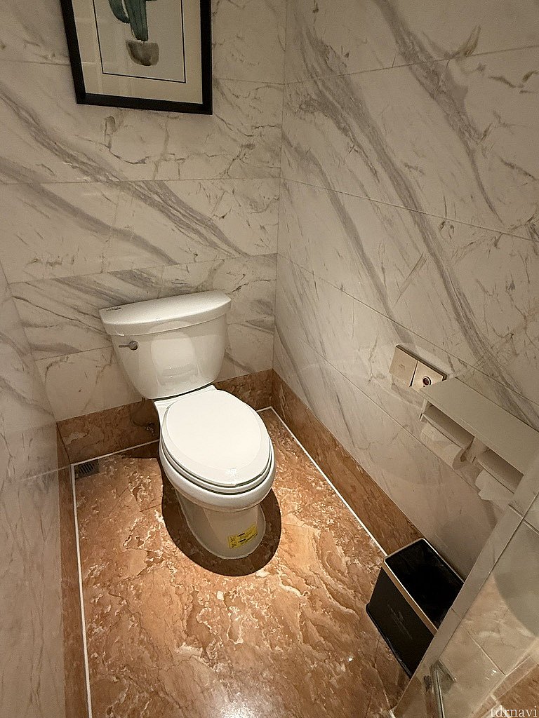 トイレも独立式なのでシャワーつかっていても安心！