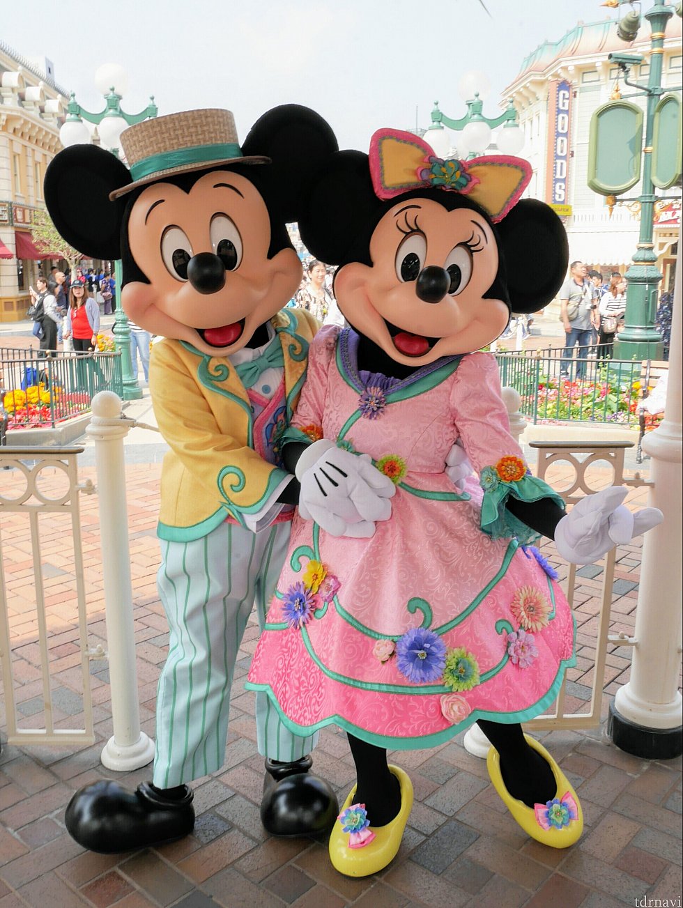 【メインストリート・ガゼポ】
イースターパレードと同じ衣装!とってもかわいい❤