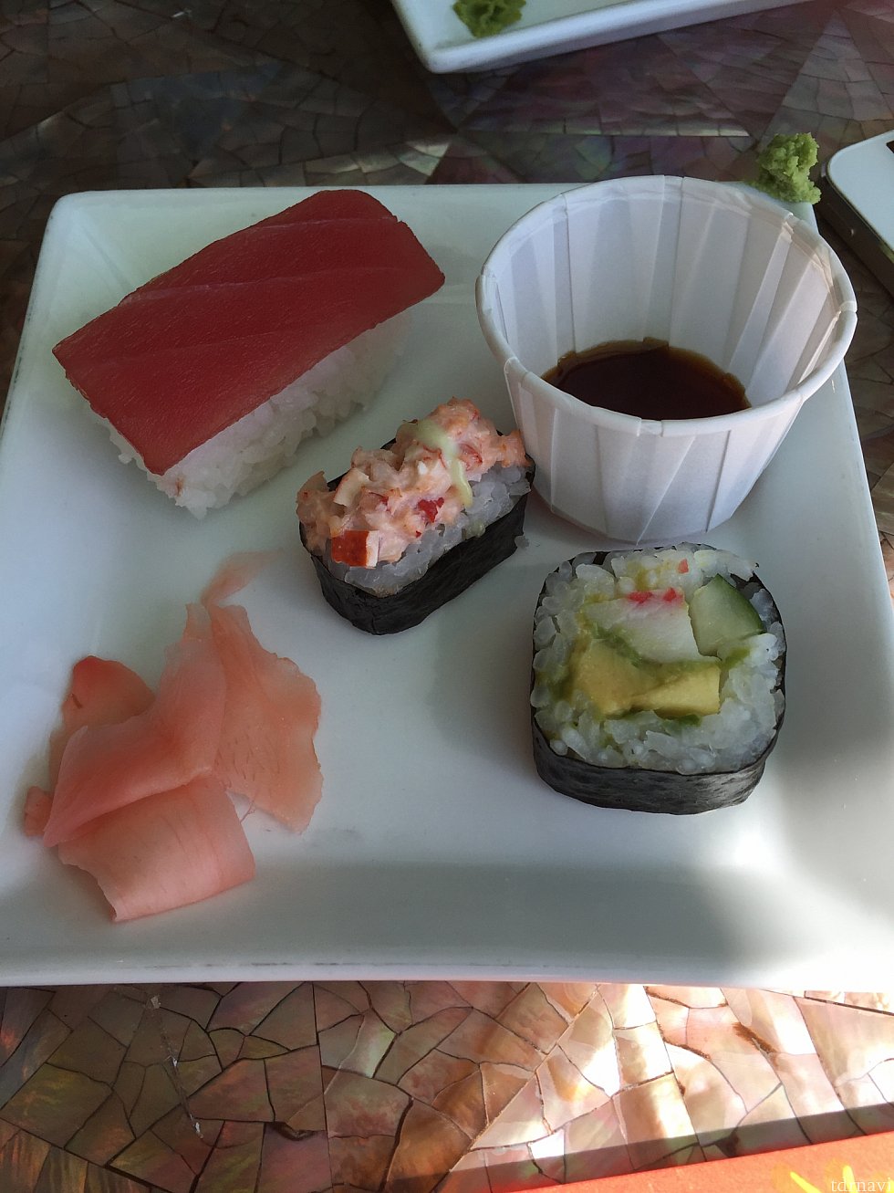 二日目の昼食のお寿司