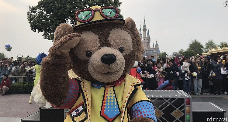 ②ダッフィーもしばらくおどるので決めポーズしてくれました☆