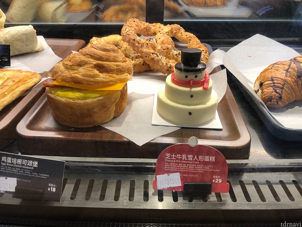 可愛いスノーマンのチーズケーキ♡
