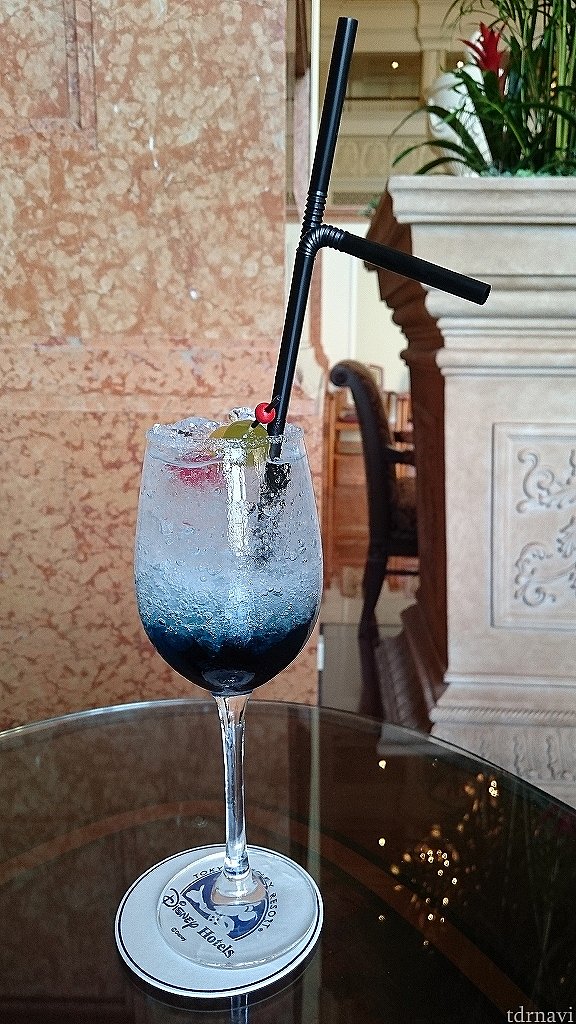 パイレーツ・オブ・カリビアンのスペシャルノンアルコールカクテル☆色合いがキレイ