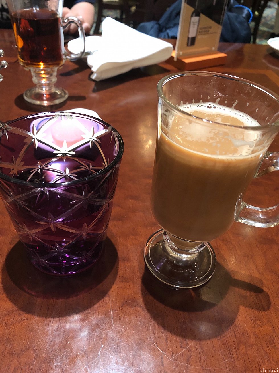 ロイヤルバンケットホールの水とコーヒー
コーヒーは温かいので問題ありません