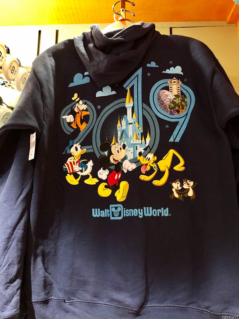 フード付きトレーナーは$49.99