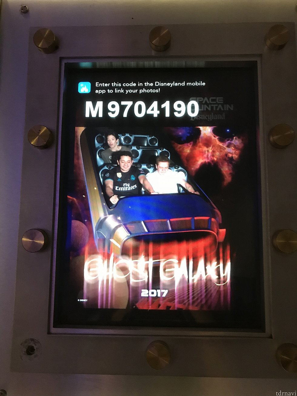 フォトパスのライドパスについてです。
対応アトラクションは乗車後に写真が出ると思うので、その上の8桁の英数字をメモしましょう。すぐ消えるので、とりあえず写真で撮っておくのがオススメです。