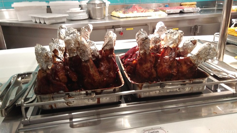 骨付き肉も山のように!