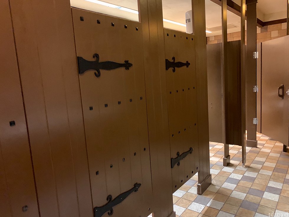 トイレのドアです。ちなみにこのときはだれも使用してません