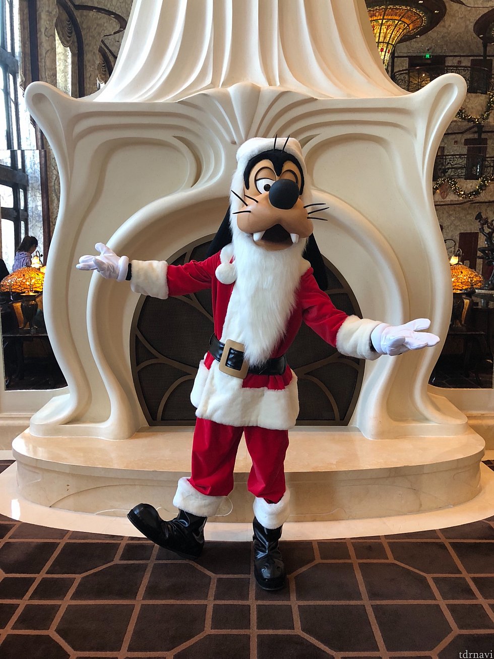 ロビーでサンタグーフィグリーティングしてました🎅