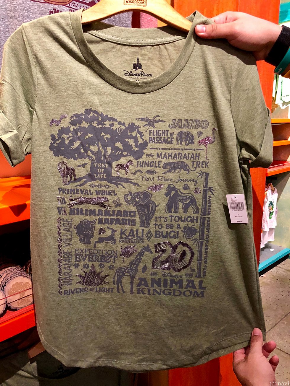 こちらもアースカラーのシャツ。$32.99