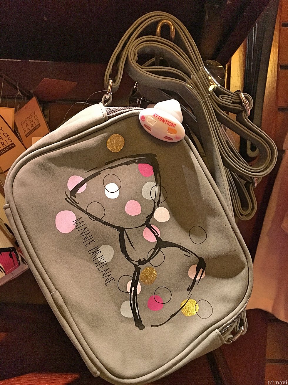少し大きめのポシェット 29.99€