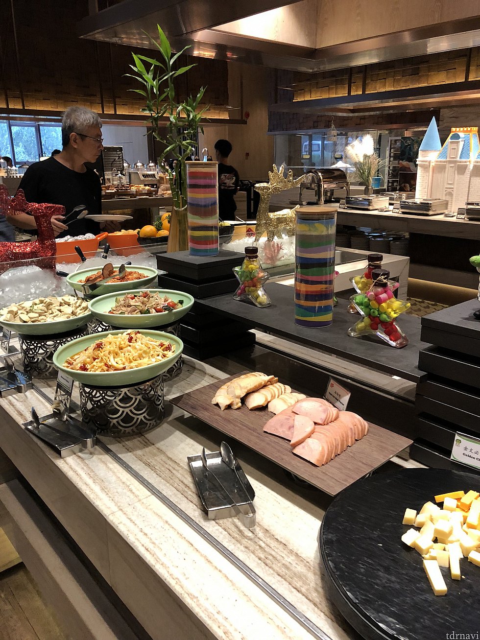 朝ごはん
ビュッフェ
種類は豊富です