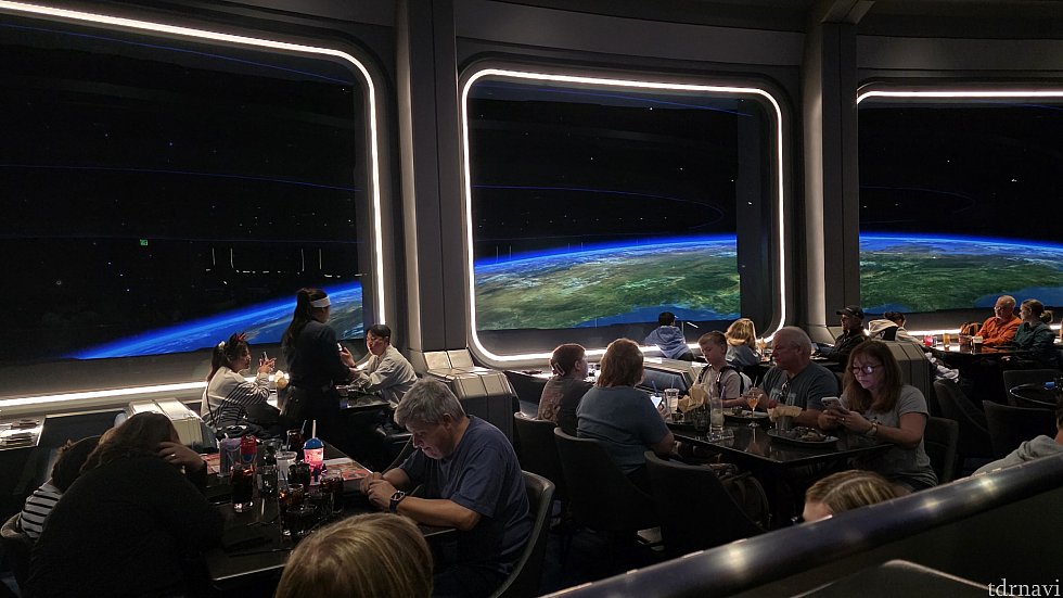 宇宙からの眺めはとてもよいです(^^)