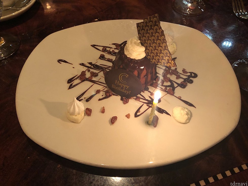 カーセイサークルにて
デザートにチョコプレートが添えてくれました!