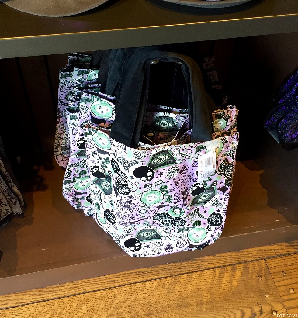 このようなバッグまであります。「メメントモリ」には本当に沢山のホンテグッズがあります。続編も準備してありますので、どうぞお楽しみに!
