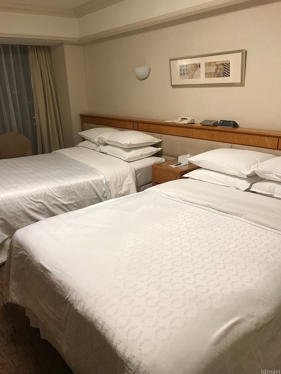 お部屋です。
電話の横にコンセント有