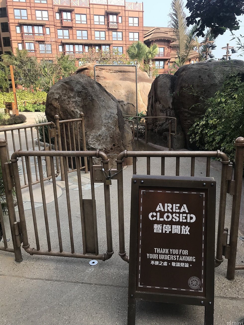 プールは、クローズです。
半袖でOKな気温でした♪
蒸し暑い!