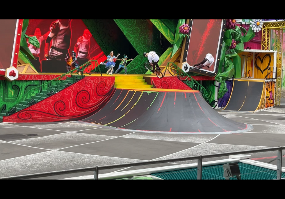 そしてBMXの人たちが走り始め…