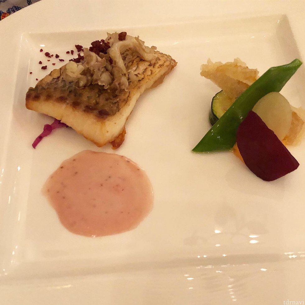 〜真鯛のポワレ、ストロベリーソース〜
真鯛が相当美味しかったらしく
息子にもわけてあげてました(私には?)
大好きな孫達と美味しい物を食べに来れて
本当に幸せそうでした✨