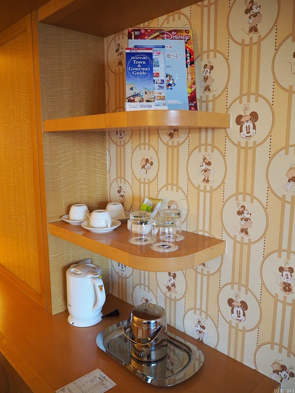 壁紙もミニーちゃんの様々な表情が!無料のコーヒーとお茶が用意されてます。