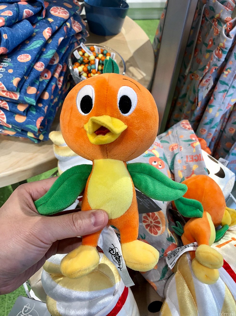 続きましては、ファンの方も多い、オレンジバードグッズ。オレンジバードはマジックキングダムのアドベンチャーランドのカウンターサービスレストランのキャラクターです。人気なんですよ!こちらは$14.99
