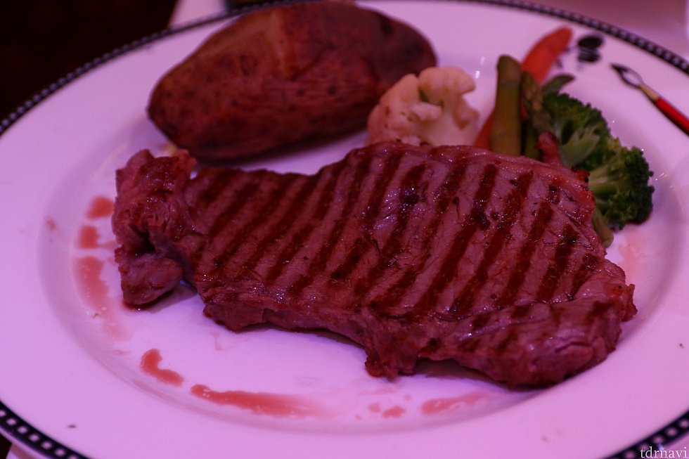 ステーキ。お肉も柔らかく美味しいです。