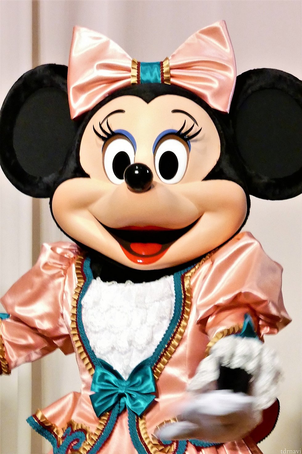 壇上でのミニーちゃん。かわいいコスチュームです((o(^∇^)o))
