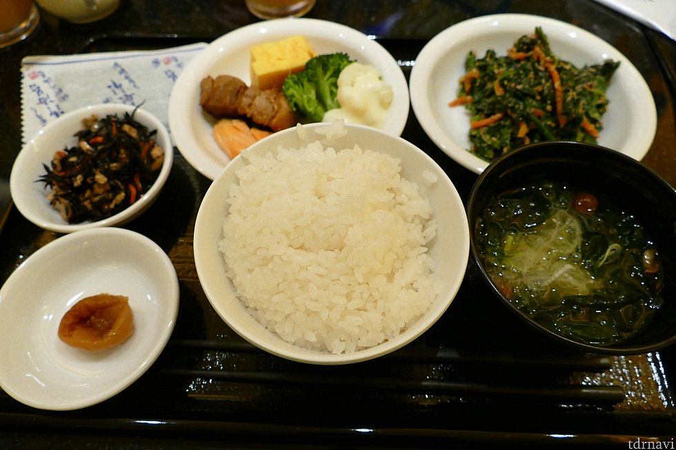 朝ご飯は絶対和食。
米大好き人間(朝から3杯とか食べる)なので
キャラクター達と写真を撮った後ゆっくりとお食事できました!