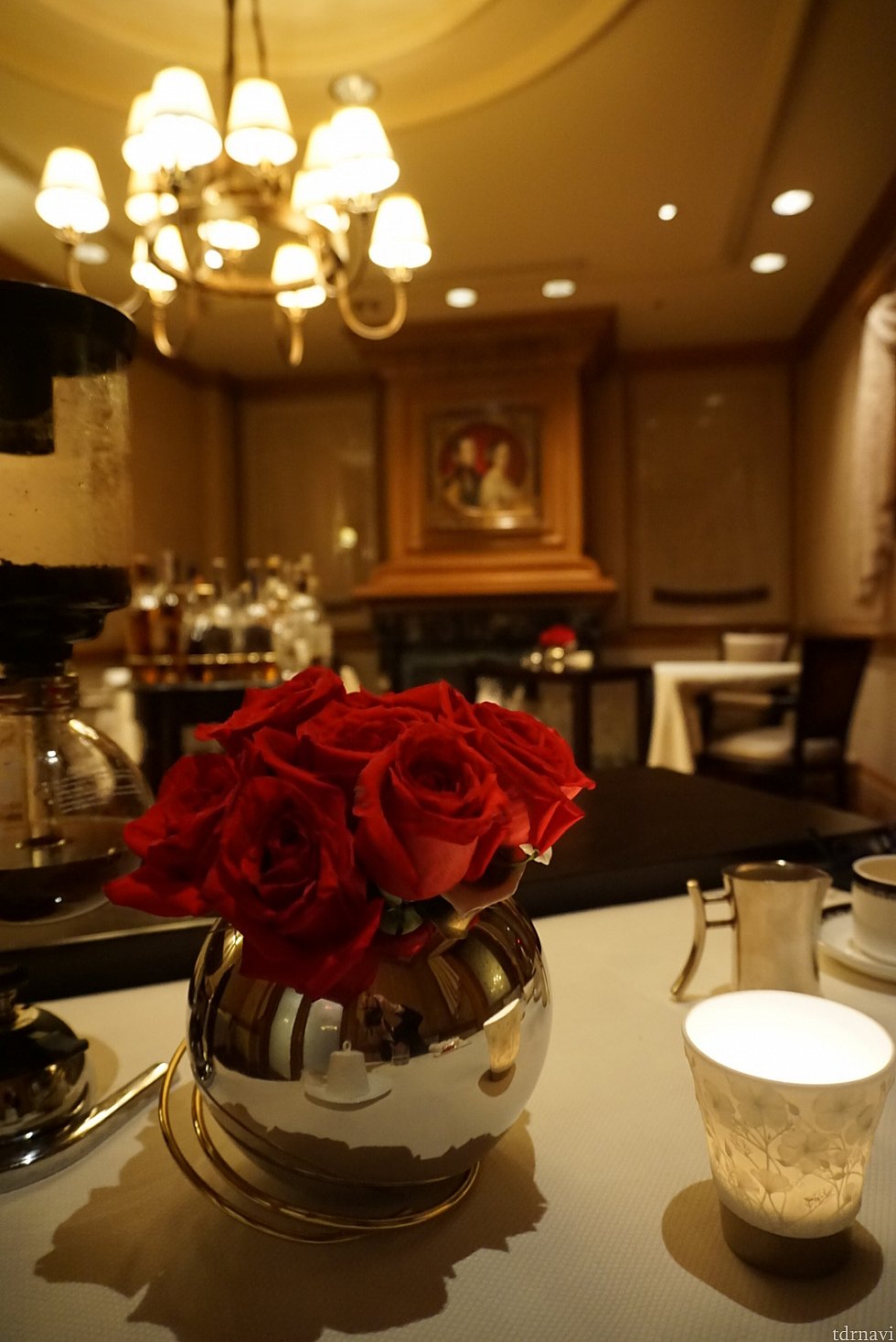 Victoria & Albert’s の第一印象は如何だったでしょうか。僕らが食べ終わった頃には誰も居なかったので、チャンスとばかりに沢山の写真を撮って来ました。さて、次回のレポートはいよいよ料理を中心にご案内したいと思います。どうぞお楽しみに!