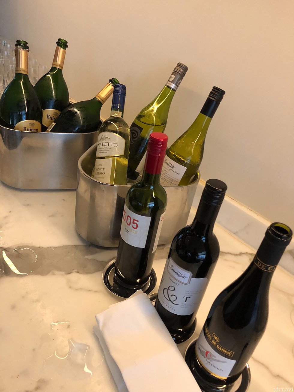 ラウンジではアルコールも飲み放題。カクテルタイムにはシャンパンをガブ飲みできます!これは嬉しい😆