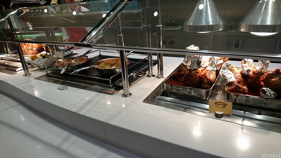 写真右手前にあるのは大きなターキーレグ!