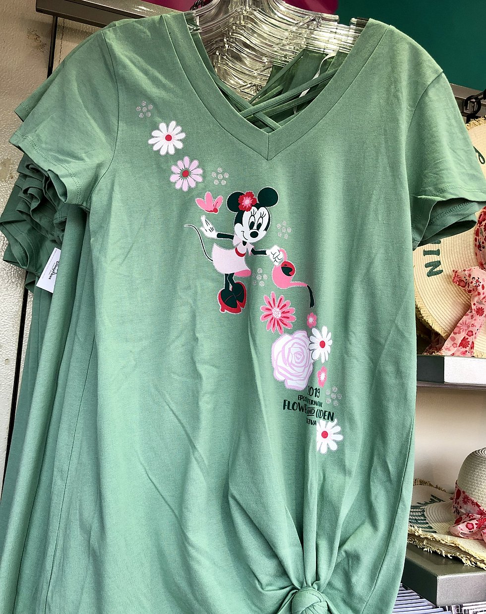 綺麗なグリーンのTシャツ。$39.99