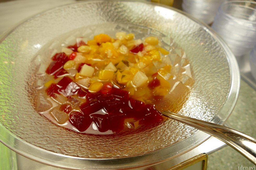 フルーツゼリー!これ美味しくて大好きです!イースターの時もあったやつですね!