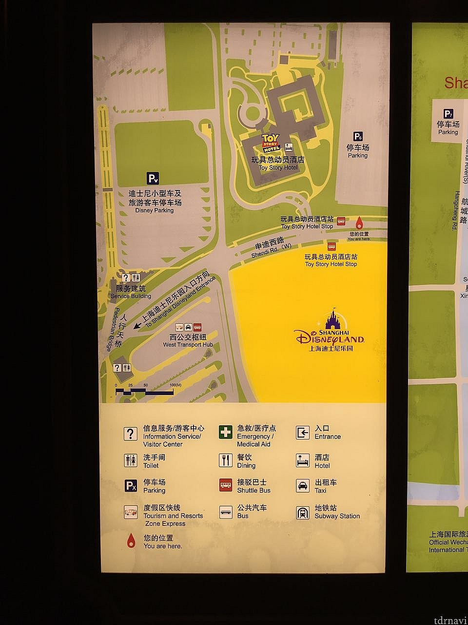 付近の拡大地図。歩いても行けなく無いけどトイストーリーホテルからシャトルバスに乗ることにしました。
