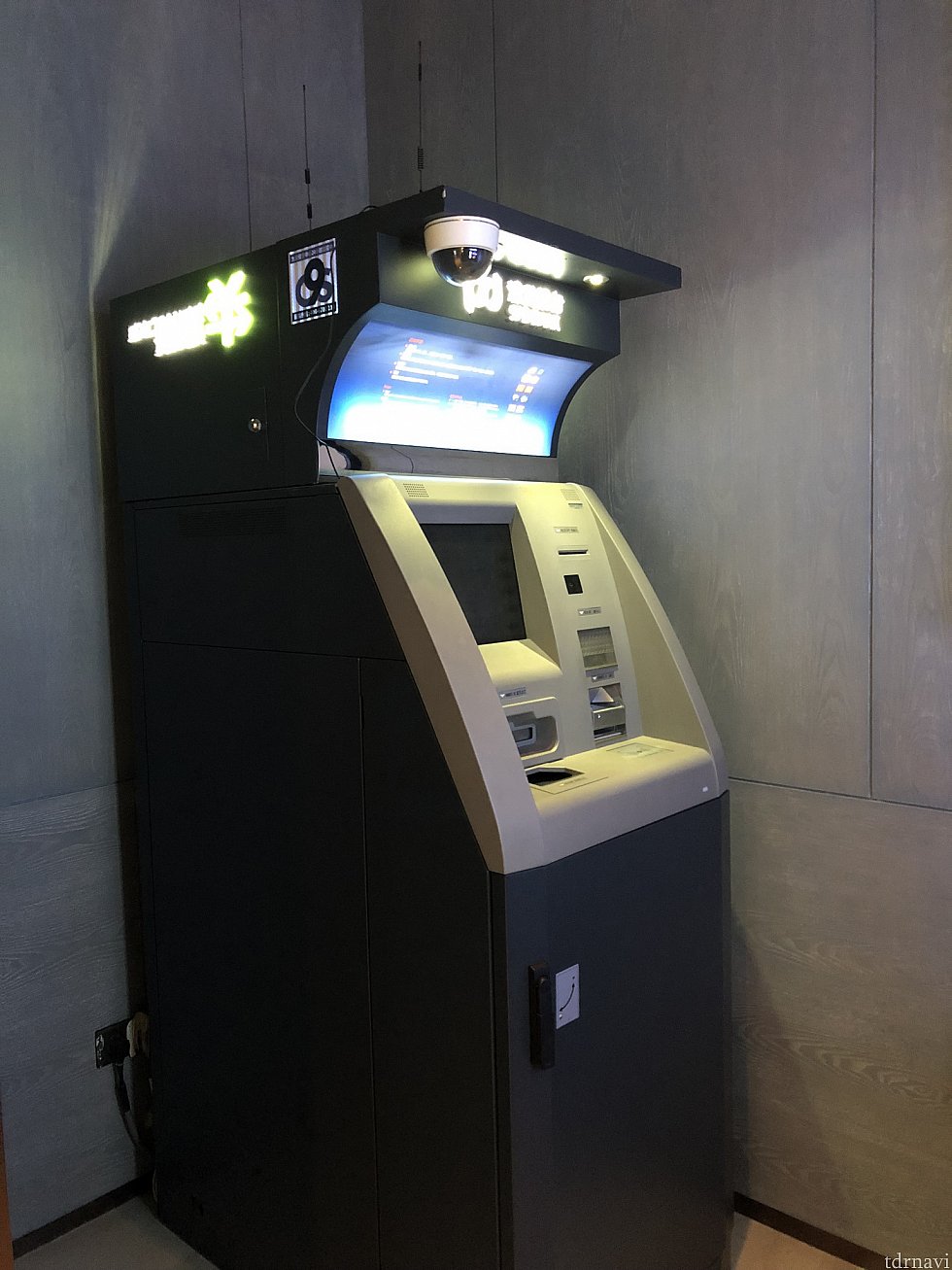 両替機とかATMもありました