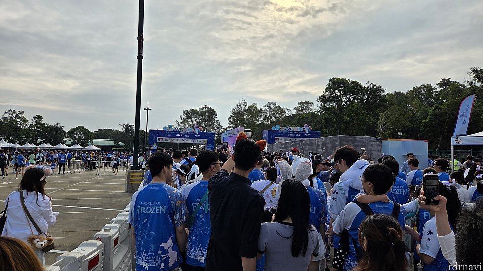 スタートラインの人混み