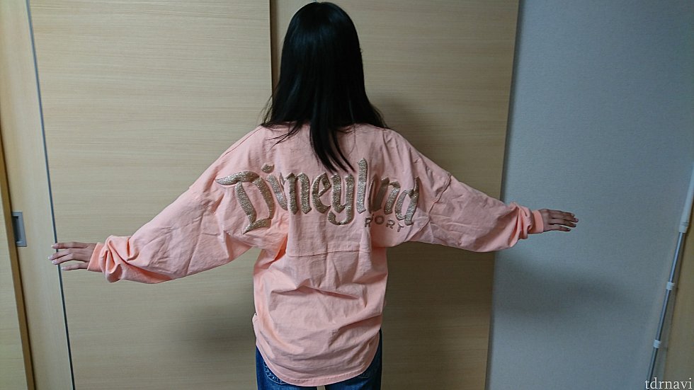 後ろです