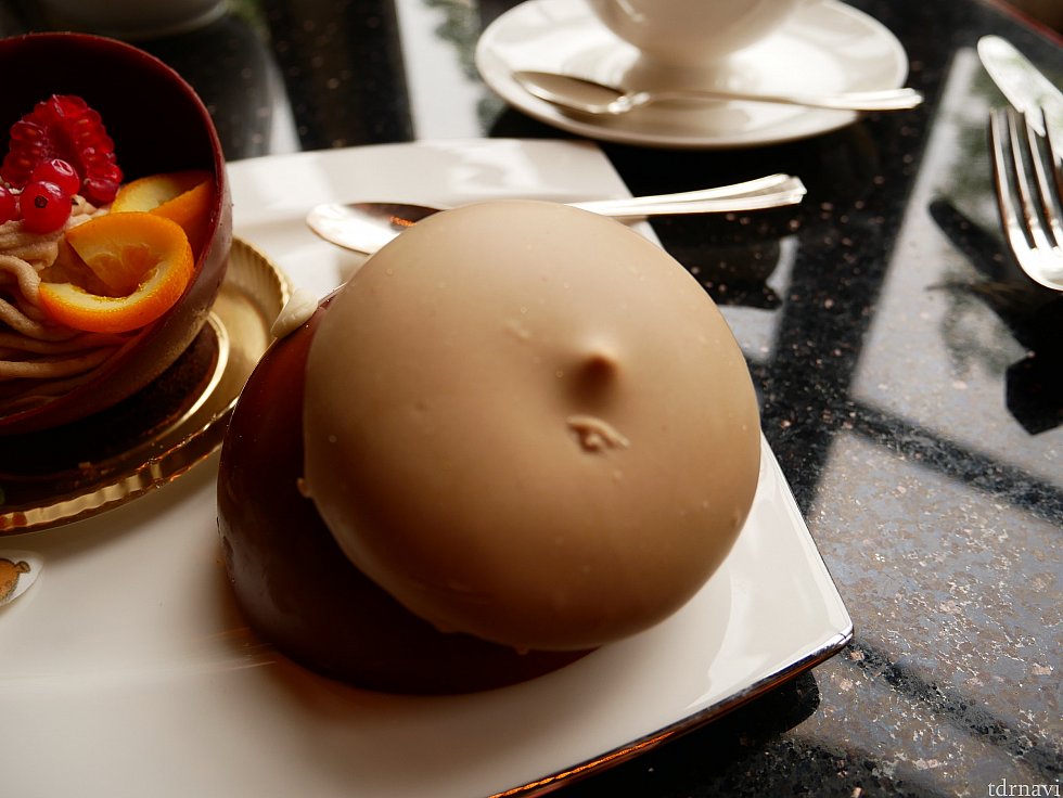 上の部分はコーヒー味のメレンゲでした。
メレンゲとチョコまで全部食べるのはなかなかきつい😱